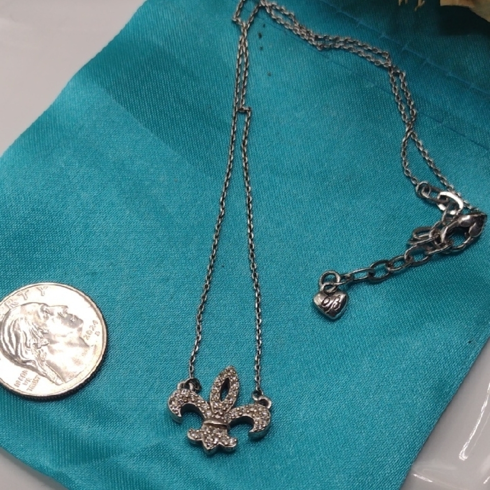 Elegant Silver Fleur-de-Lis Necklace